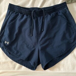 Under armor athletic shorts with pockets